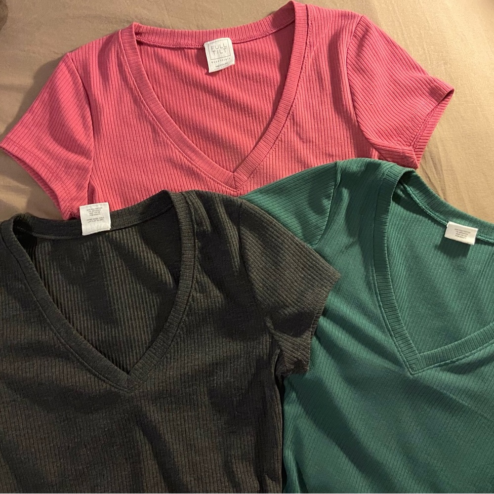 3 Set V-Neck Shirt Size Medium